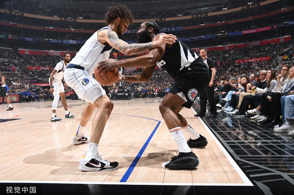 占据压倒性 占据压倒性