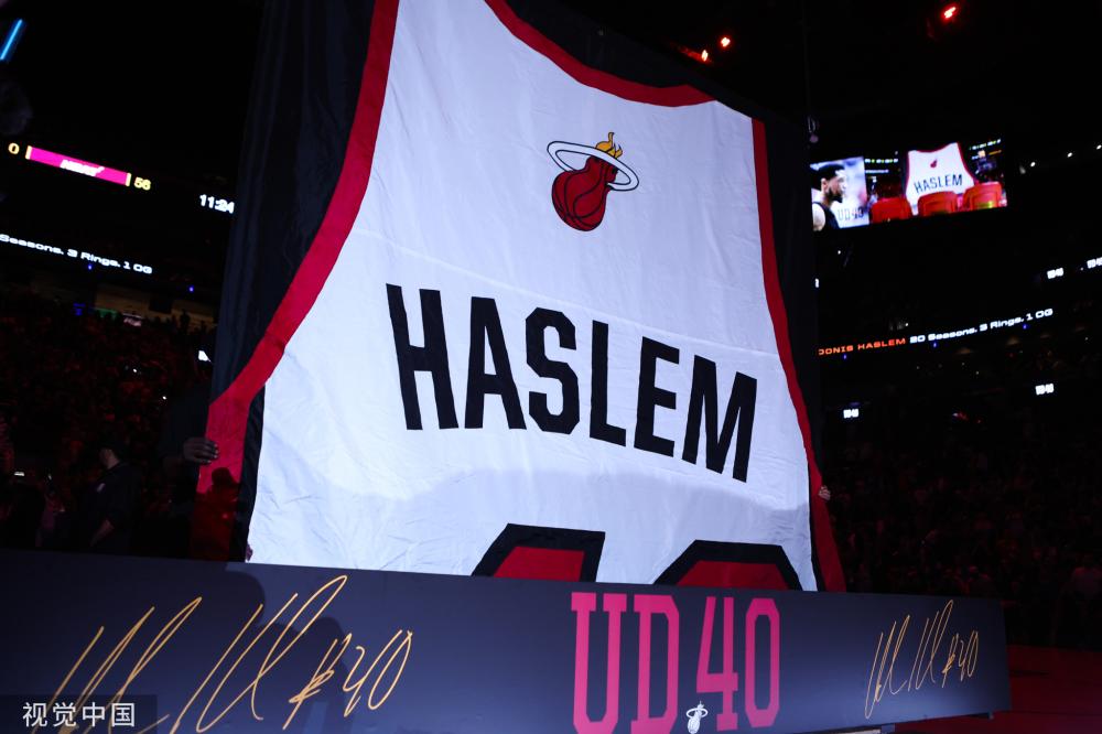 中展示了他 中展示了他